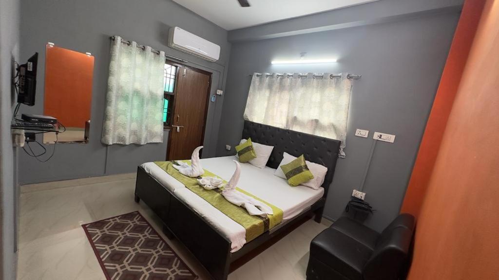 Hotel Aparajita Varanasi Exterior photo