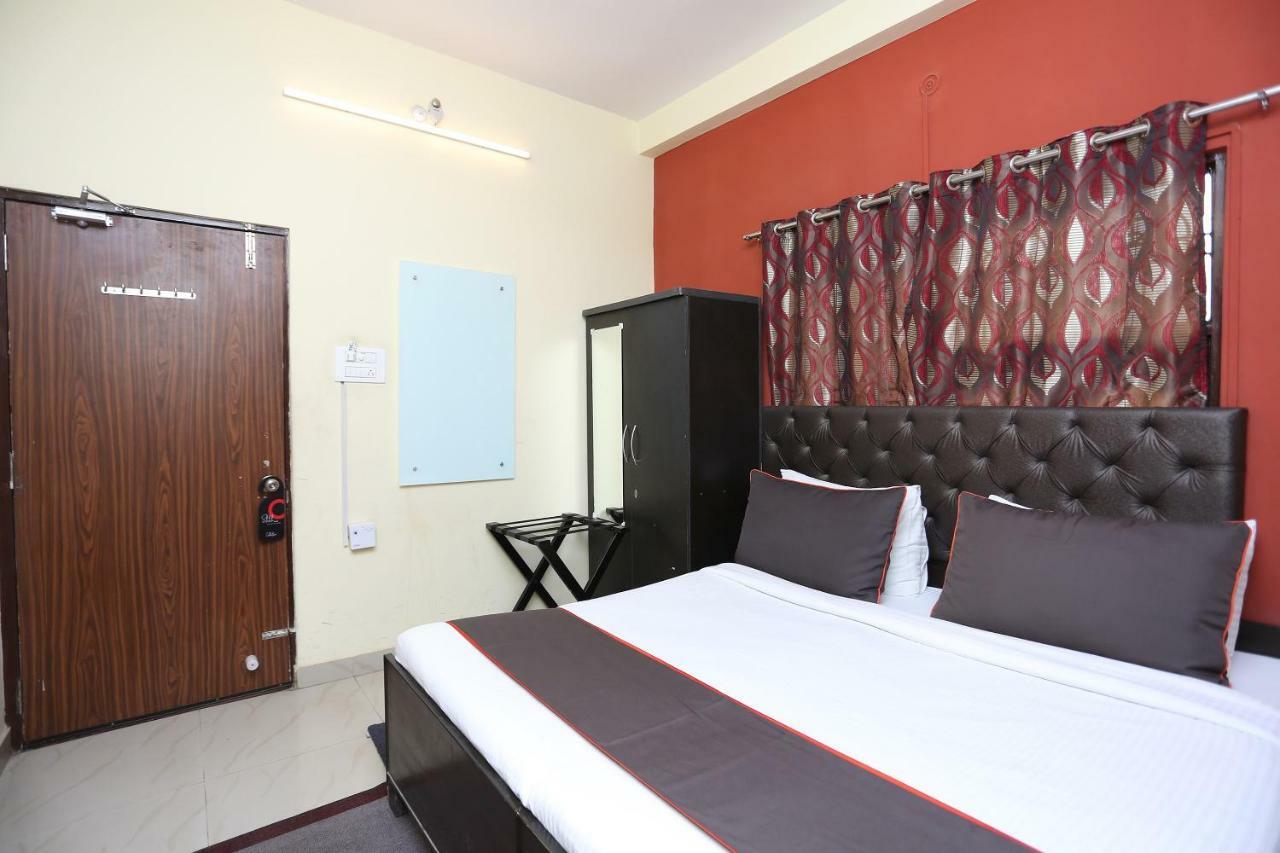 Hotel Aparajita Varanasi Exterior photo