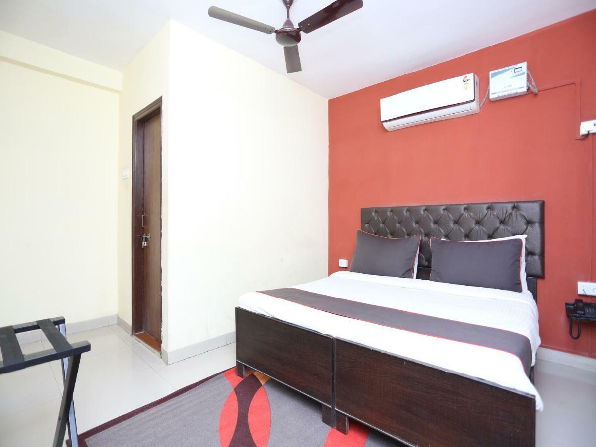 Hotel Aparajita Varanasi Exterior photo